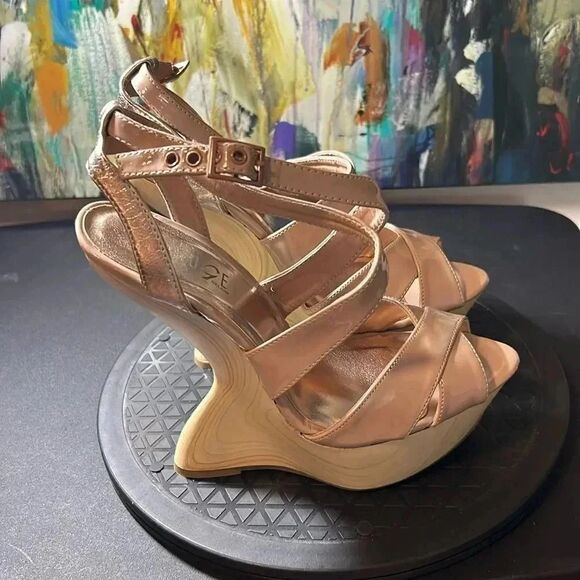 Rogue Shoes - 🔥LIKE NEW🔥 Unique and Rare / Size 10 / Heel Height 4 inches